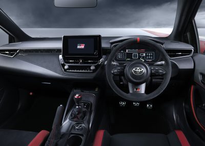 Toyota GRMN Corolla (2026) - vista - salpicadero