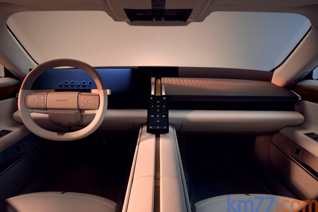 interior Jaguar Type 01