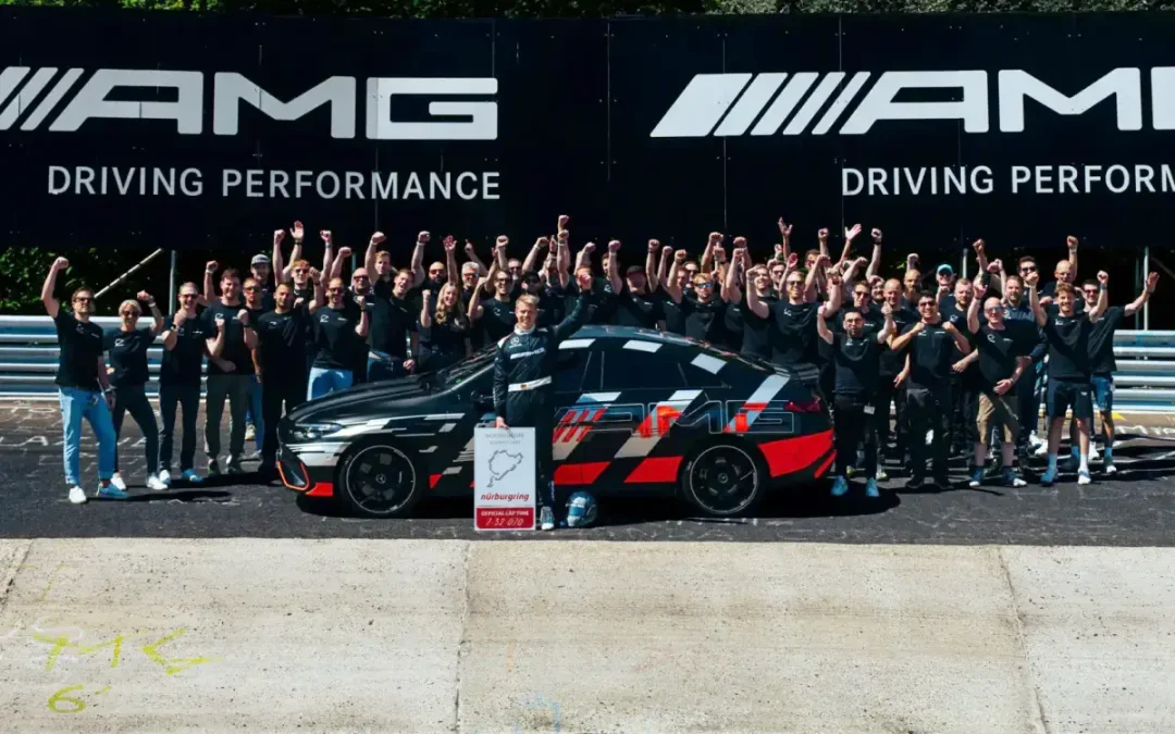 El Mercedes-AMG CLA 45 da una vuelta a Nürburgring en 7:32,070 minutos, estableciendo un nuevo récord en su categoría