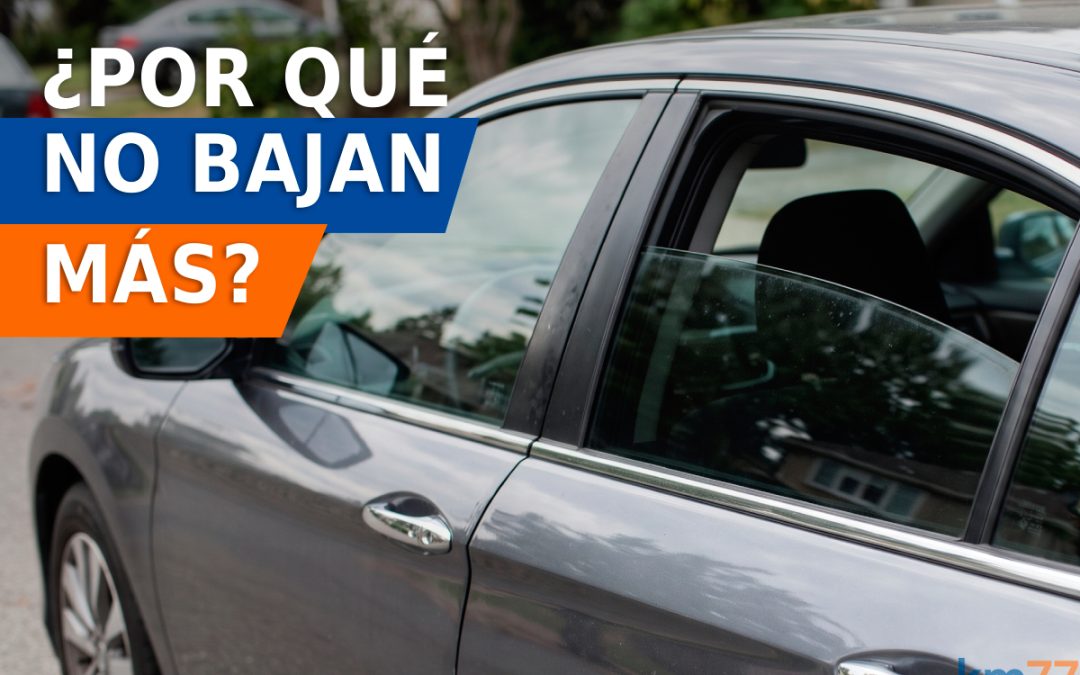 Por qué los cristales traseros de muchos coches no bajan del todo